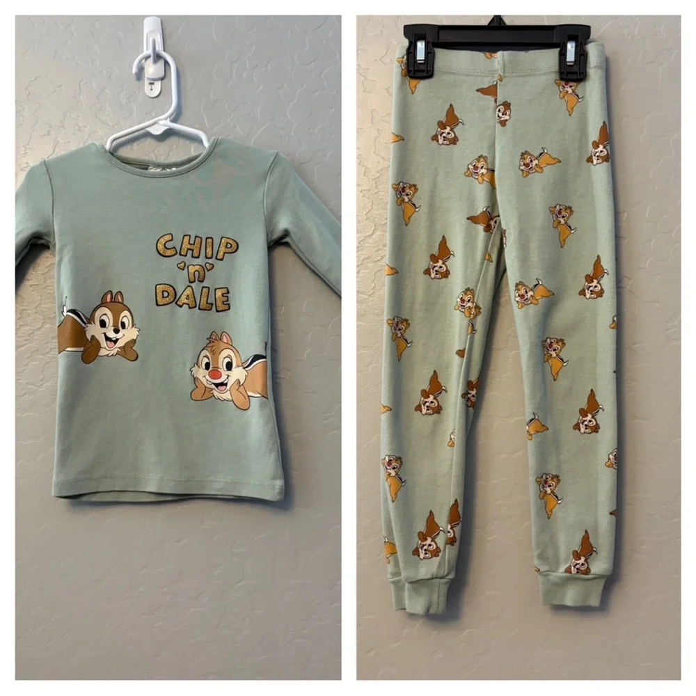 H&M disney green and glitter chip and dale two piece long sleeve pajama set 5t
